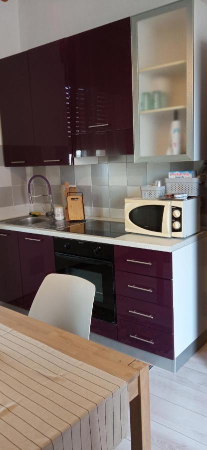 Interno 12 Apartment แวร์เชลลี ภายนอก รูปภาพ